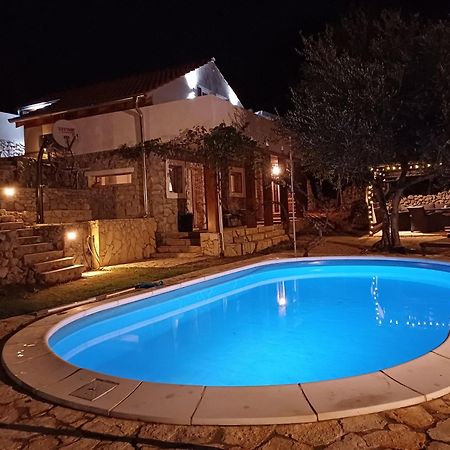 Holiday House Pulina プナト エクステリア 写真