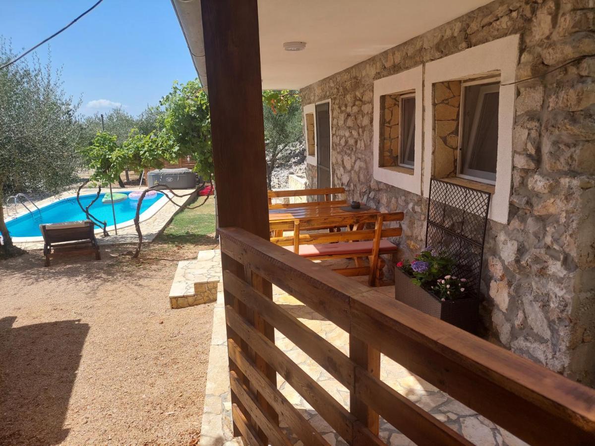Holiday House Pulina プナト エクステリア 写真