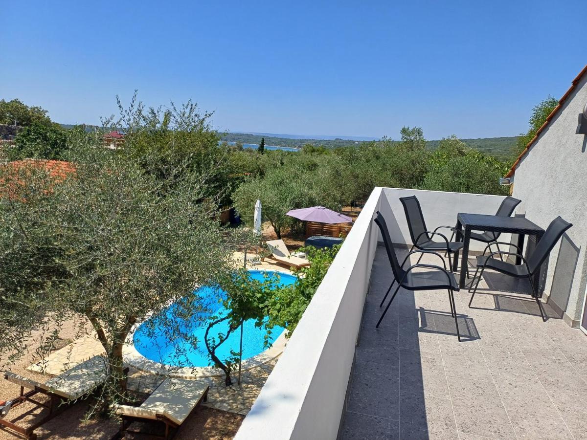 Holiday House Pulina プナト エクステリア 写真
